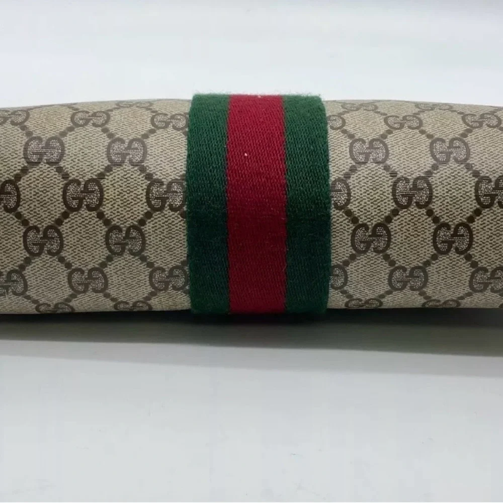 Authentic Vintage Gucci Clutch. Fair condition - Picture 10 of 11